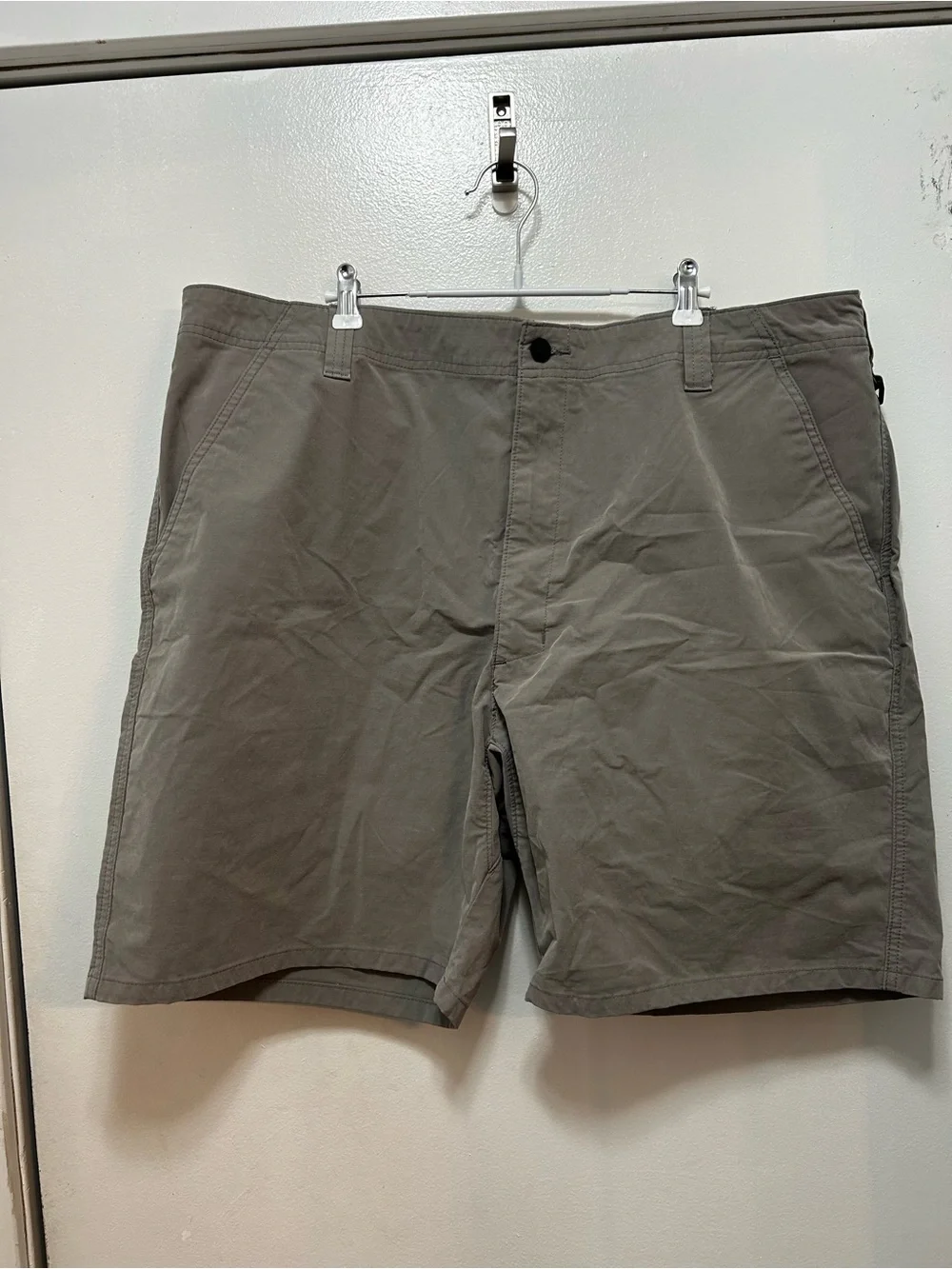 Wrangler Men's Flat Front‎ Gray Shorts
